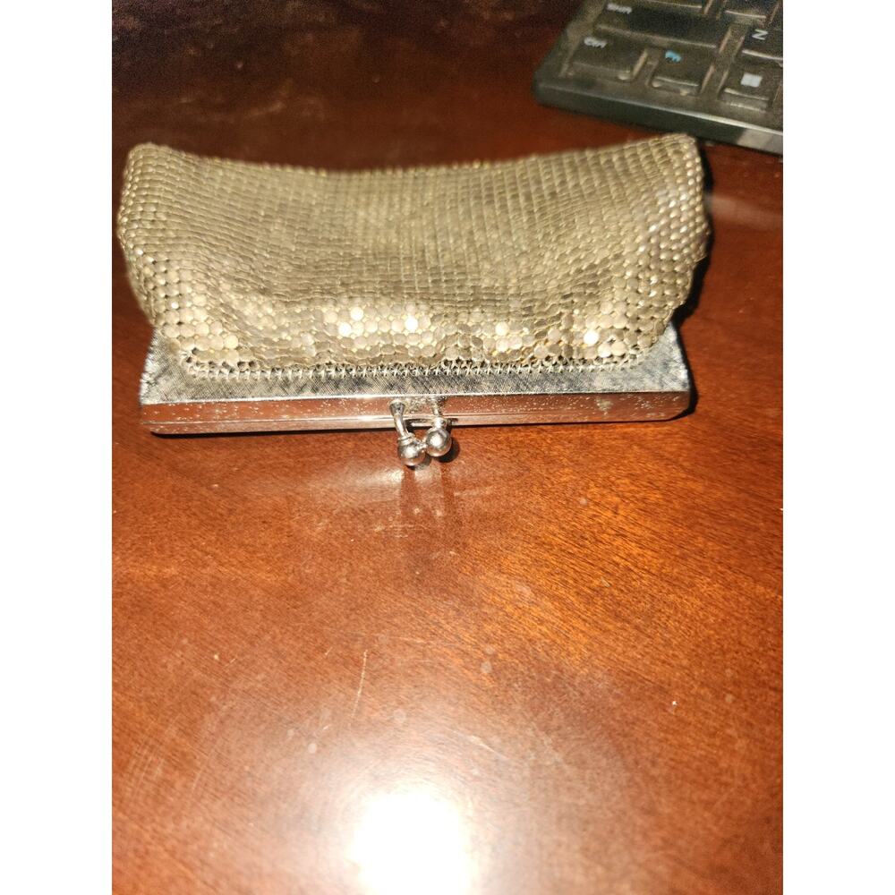 Vintage Whiting & Davis Co. Silvertone Metal Mesh Coin Purse - Picture 3 of 9